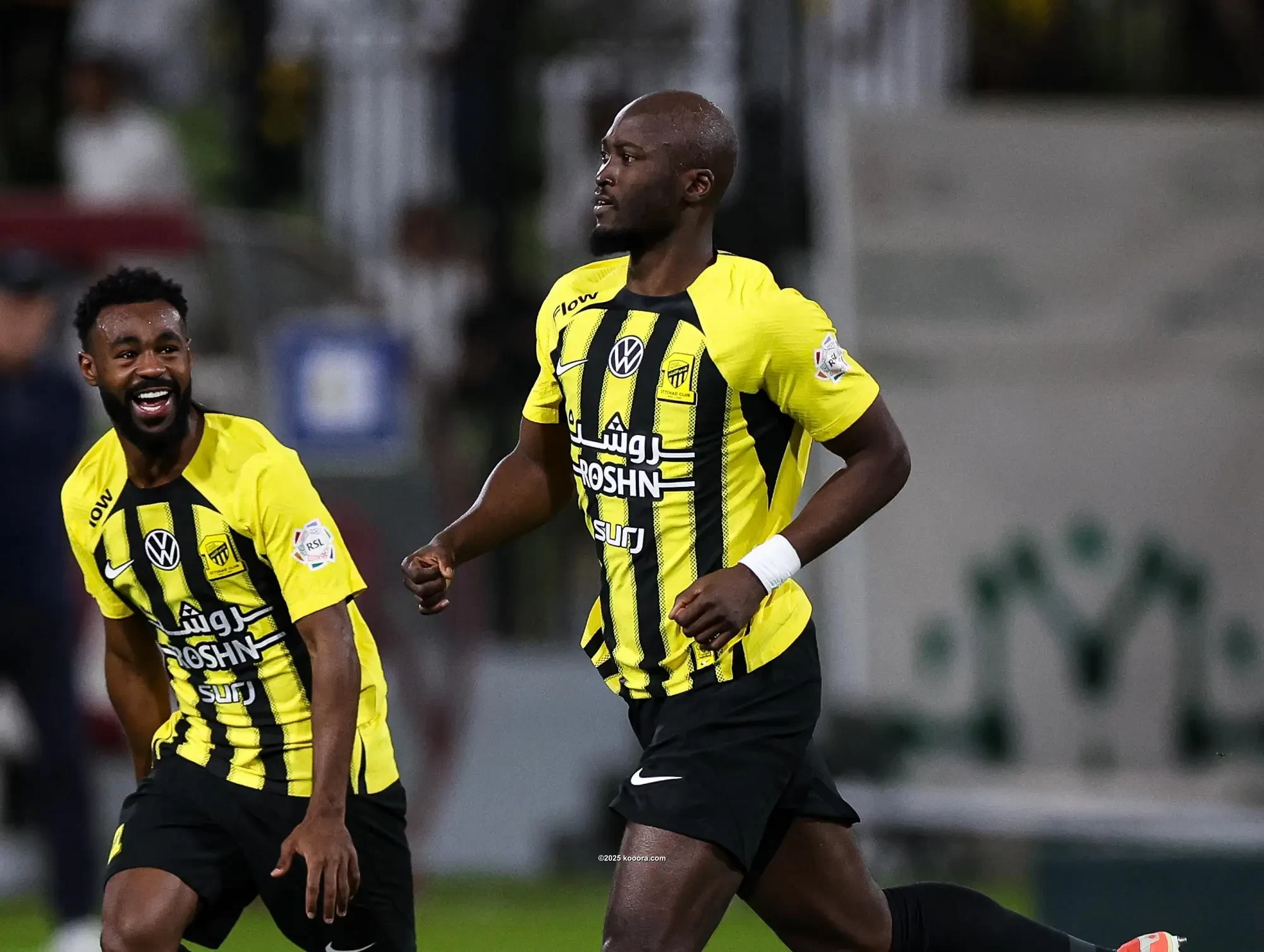 بالصور: الاتحاد بطلا للدوري السعودي بثلاثية في الرائد
