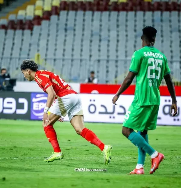 بالصور: الأهلي ينتزع الصدارة مؤقتا بفوز عريض على المصري