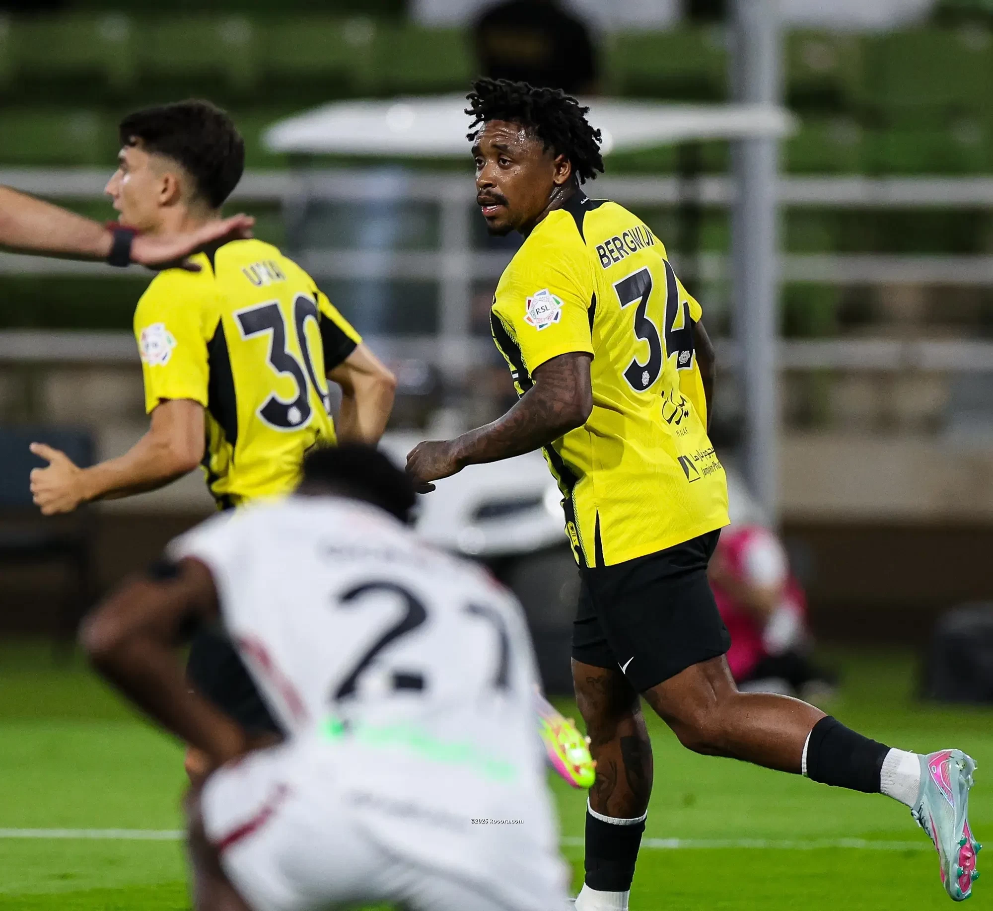 بالصور: الاتحاد بطلا للدوري السعودي بثلاثية في الرائد