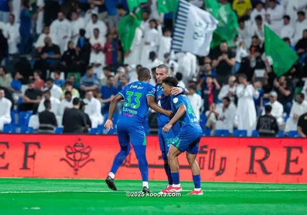 بالصور : أستون فيلا يحافظ على آماله في بلوغ دوري الأبطال