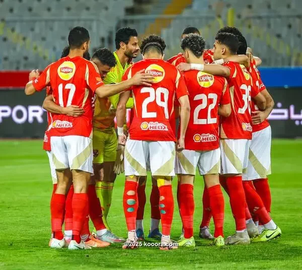 بالصور: الأهلي ينتزع الصدارة مؤقتا بفوز عريض على المصري