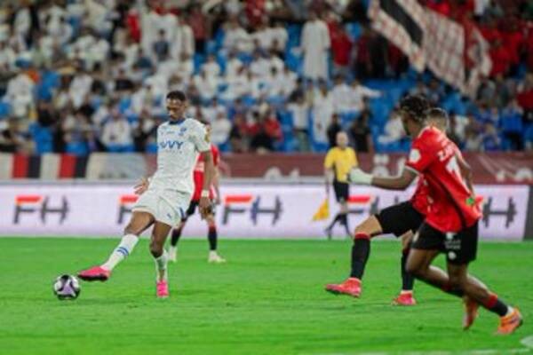 بالصور.. الهلال يفتتح عهد الشلهوب باكتساح الرائد