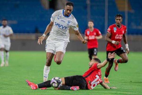بالصور.. الهلال يفتتح عهد الشلهوب باكتساح الرائد