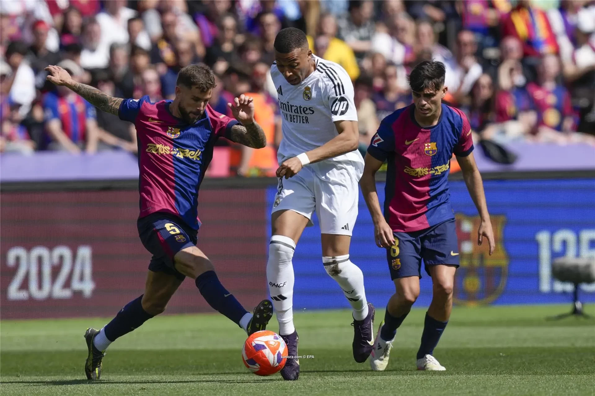 بالصور: برشلونة يحسم صراع الليجا بفوز جنوني في الكلاسيكو