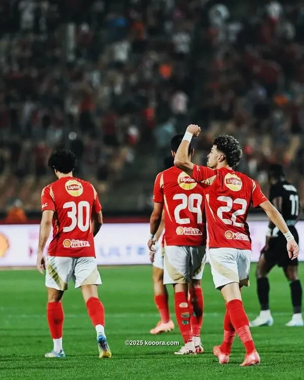بالصور.. الأهلي يصعق البنك ويلامس لقب الدوري المصري