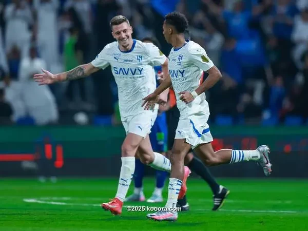 بالصور : أستون فيلا يحافظ على آماله في بلوغ دوري الأبطال