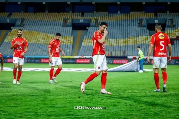 بالصور: الأهلي ينتزع الصدارة مؤقتا بفوز عريض على المصري