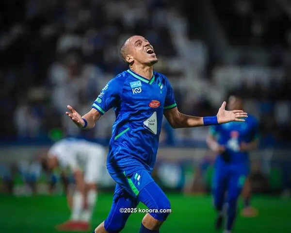 بالصور : أستون فيلا يحافظ على آماله في بلوغ دوري الأبطال