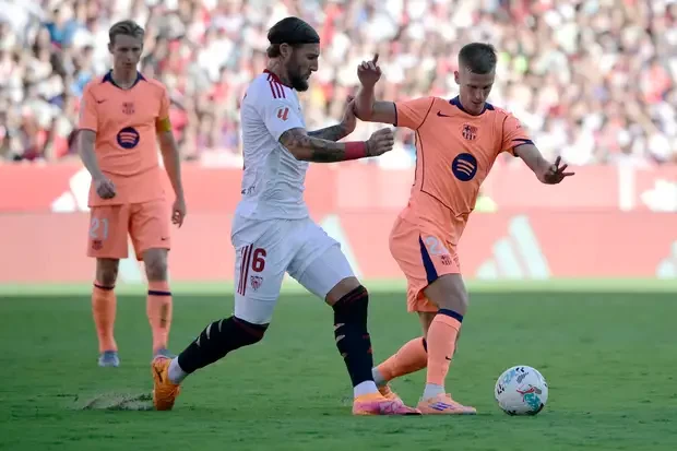 إشبيلية يضرب برشلونة برباعية ويهدي ريال مدريد صدارة "الليغا"