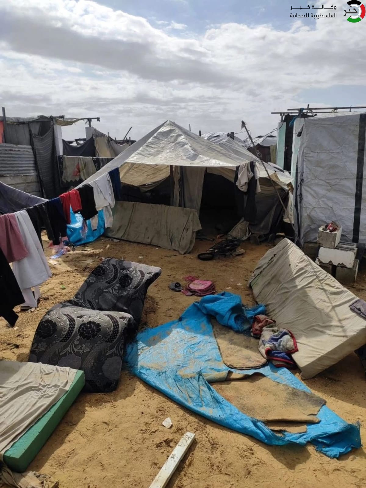 بالفيديو والصور: المواطنون في غزة يطلقون نداء استغاثة لحمايتهم من الشتاء وكابوسه المنتظر