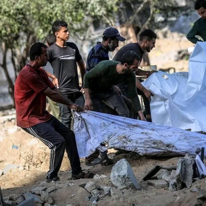 تقرير: في غزة.. عائلات كاملة ارتقت جماعات وأجسادهم ما زالت حبيسة الأنقاض