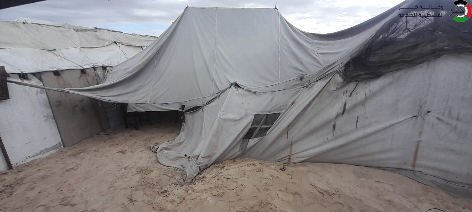 بالفيديو والصور: المواطنون في غزة يطلقون نداء استغاثة لحمايتهم من الشتاء وكابوسه المنتظر