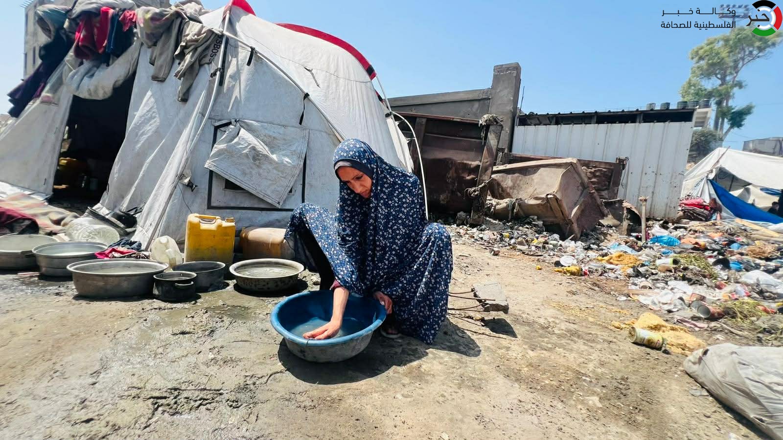 شاهد: في قلب الخيام.. حين يتحوّل الماء الملوّث إلى تهديد يومي