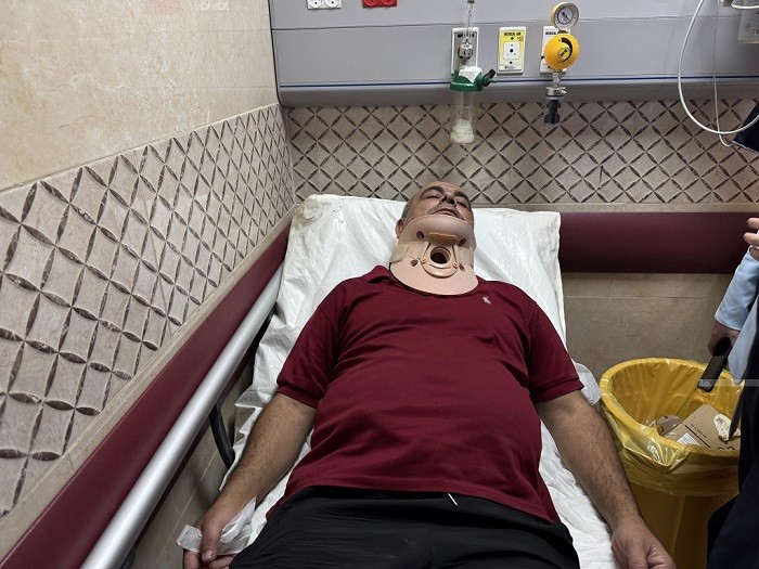 بالصور: إصابة مسعفين وصحفيين في اعتداء للمستعمرين في بلدة بيتا