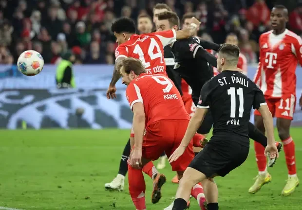 بالصور: بايرن ميونخ يعاقب سانت باولي بثلاثية مثيرة