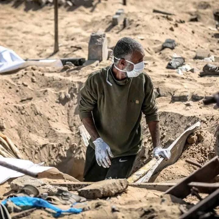 تقرير: في غزة.. عائلات كاملة ارتقت جماعات وأجسادهم ما زالت حبيسة الأنقاض