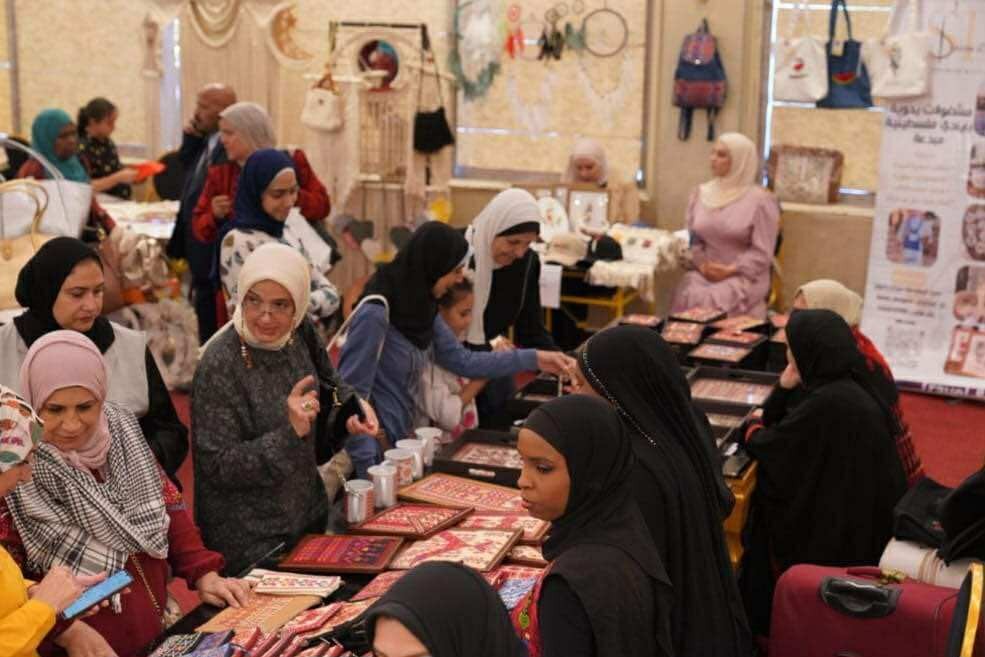 رابطة المرأة الفلسطينية تنظم البازار السنوي “تراثنا يجمعنا”