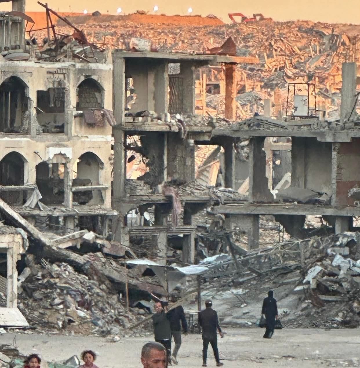 شاهد: موت مؤجل بقنابل موقوتة بين الركام والمنازل لحصد مزيد من الأرواح في غزة