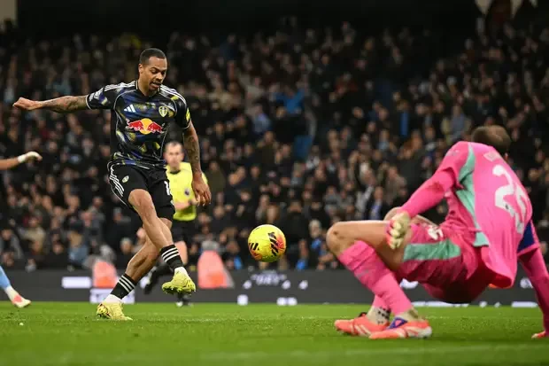 بالصور.. فودين ينقذ مانشستر سيتي من فخ ليدز