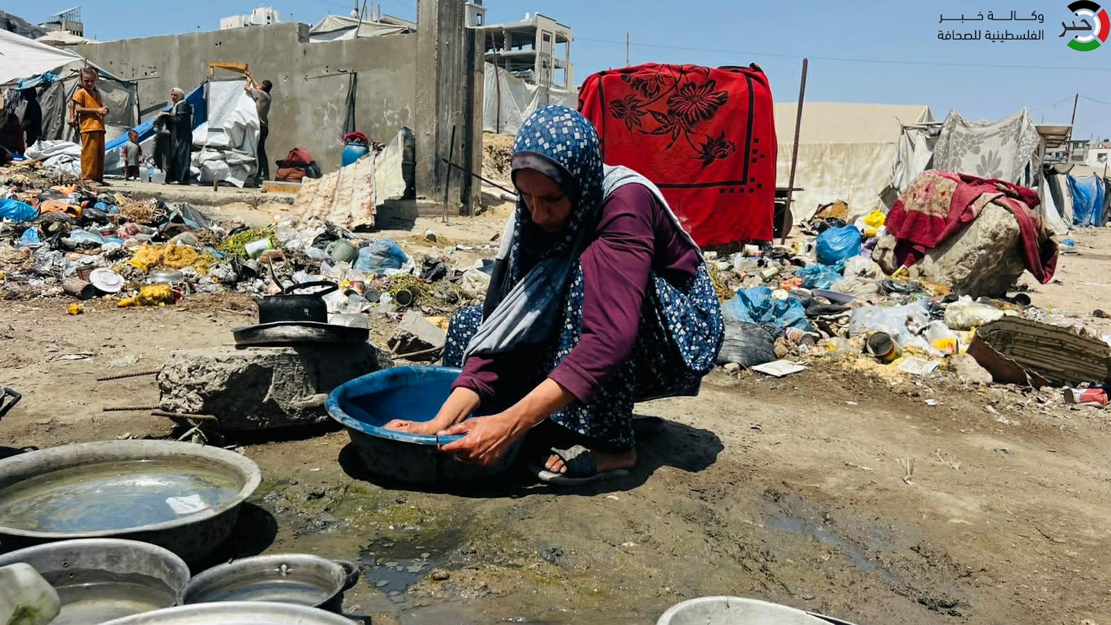 شاهد: في قلب الخيام.. حين يتحوّل الماء الملوّث إلى تهديد يومي