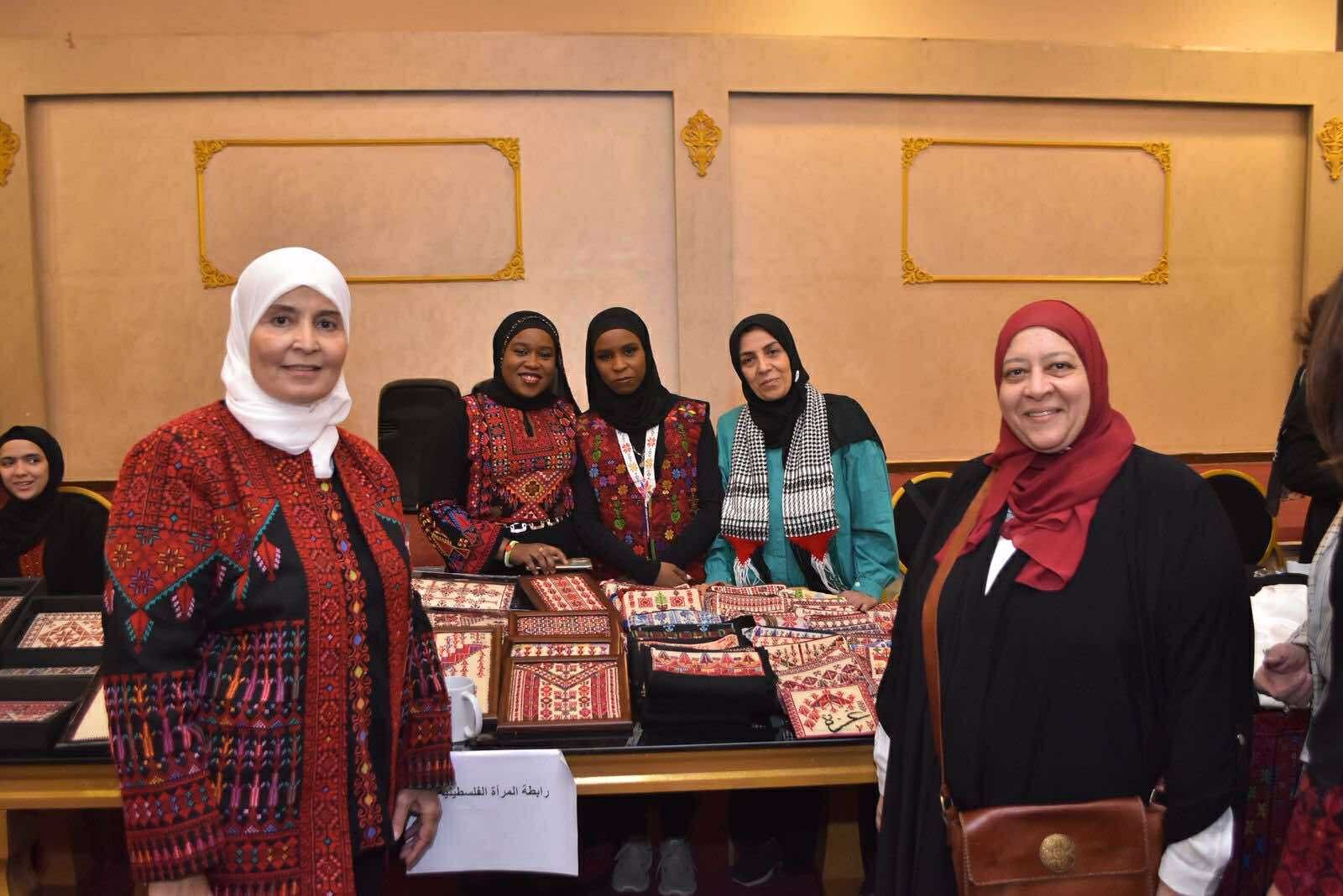 رابطة المرأة الفلسطينية تنظم البازار السنوي “تراثنا يجمعنا”