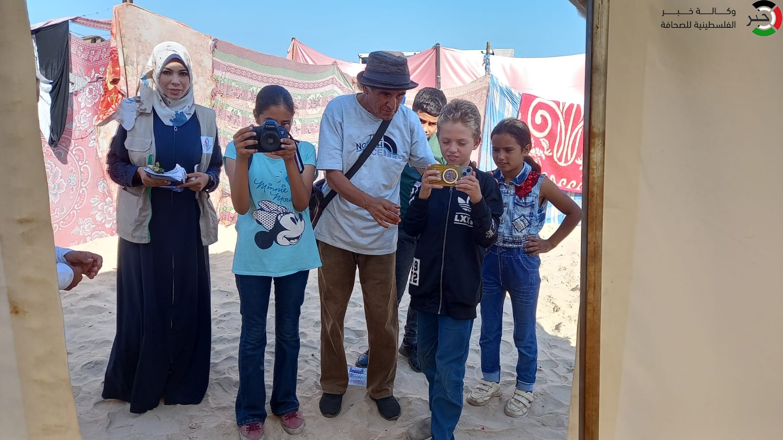 بالفيديو.. تقرير: أطفال وفنانون في غزة رسموا الواقع بعدساتهم واحساسهم وأخرجوه بإمكانيات بسيطة 