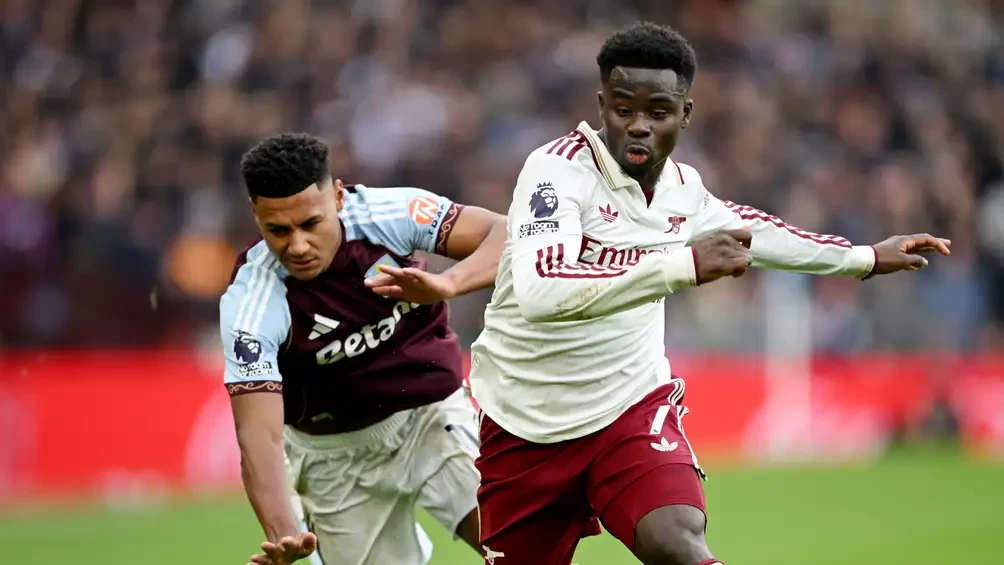 بالصور : أستون فيلا يسقط آرسنال بفوز درامي.. ويقدم هدية للسيتي