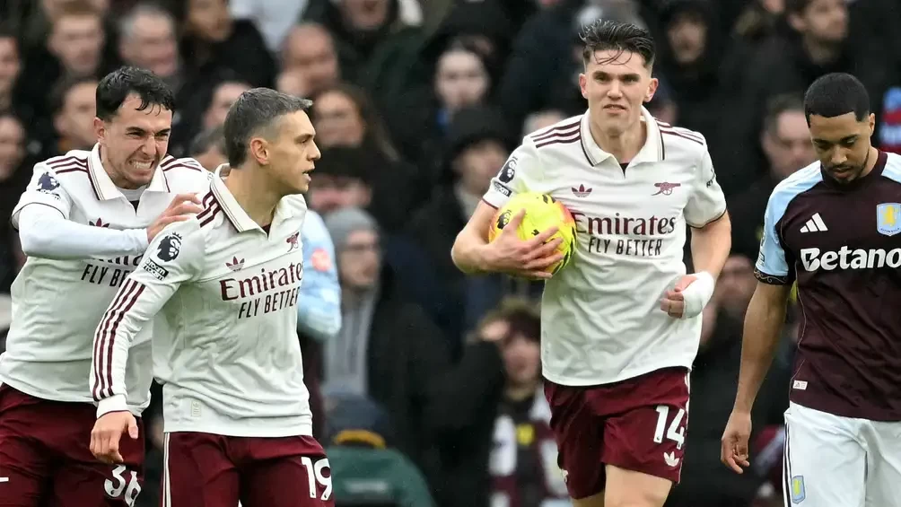 بالصور : أستون فيلا يسقط آرسنال بفوز درامي.. ويقدم هدية للسيتي