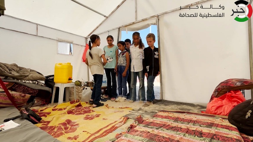 بالفيديو.. تقرير: أطفال وفنانون في غزة رسموا الواقع بعدساتهم واحساسهم وأخرجوه بإمكانيات بسيطة 