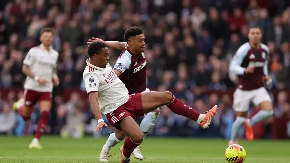 بالصور : أستون فيلا يسقط آرسنال بفوز درامي.. ويقدم هدية للسيتي