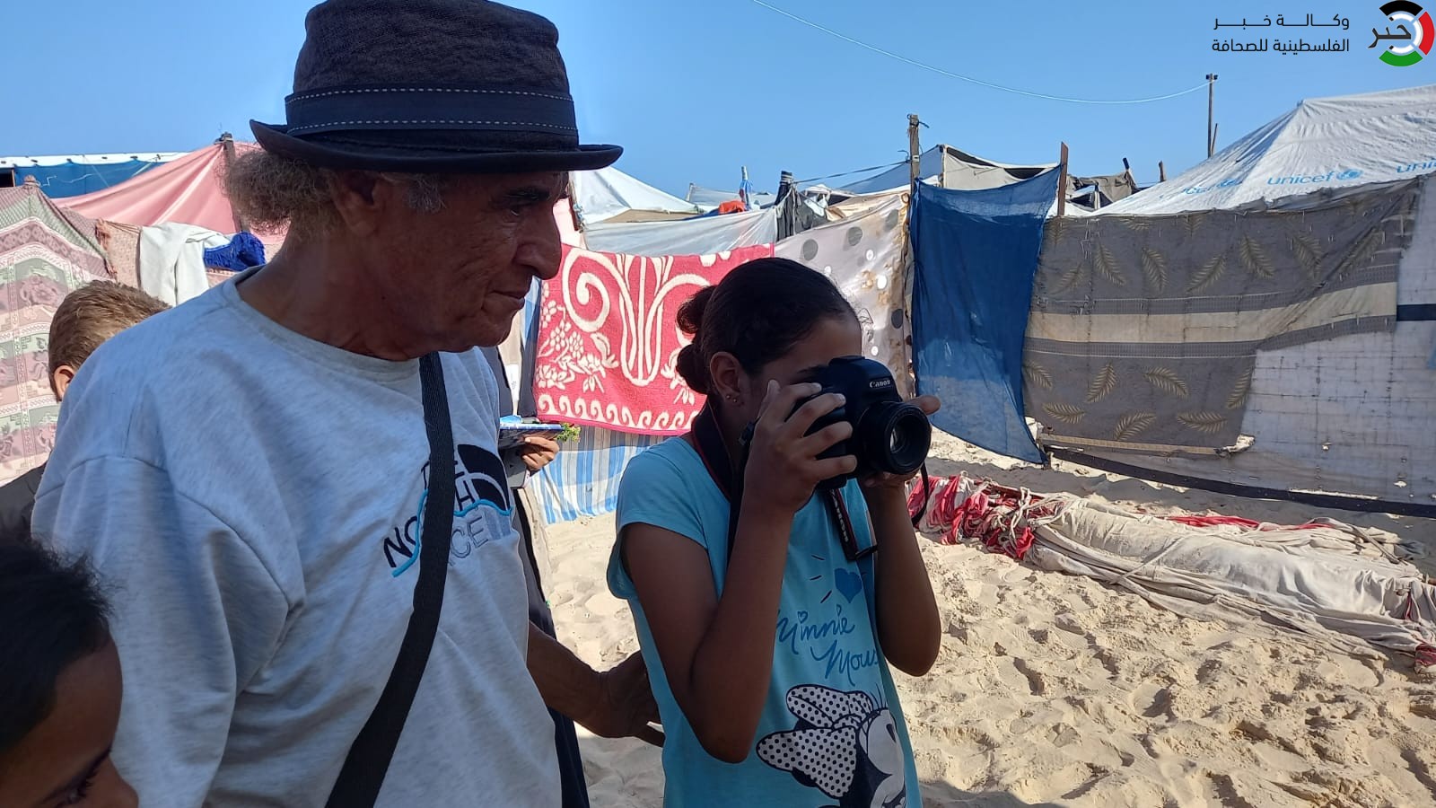 بالفيديو.. تقرير: أطفال وفنانون في غزة رسموا الواقع بعدساتهم واحساسهم وأخرجوه بإمكانيات بسيطة 