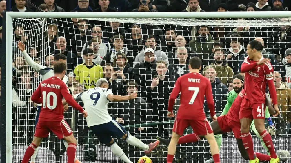 بالصور : ليفربول ينجو من ريمونتادا توتنهام "المنقوص" بفوز مثير