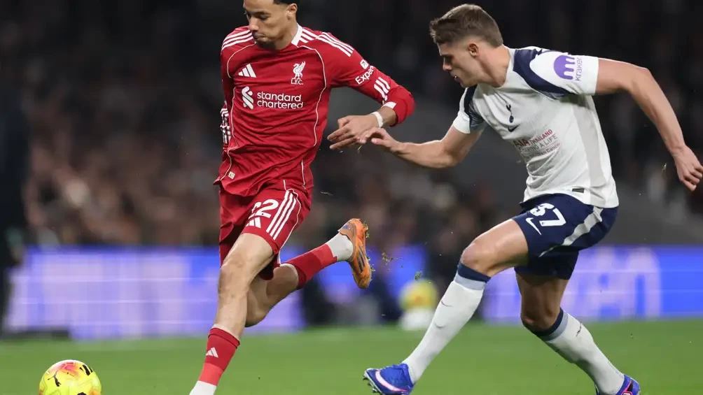 بالصور : ليفربول ينجو من ريمونتادا توتنهام "المنقوص" بفوز مثير